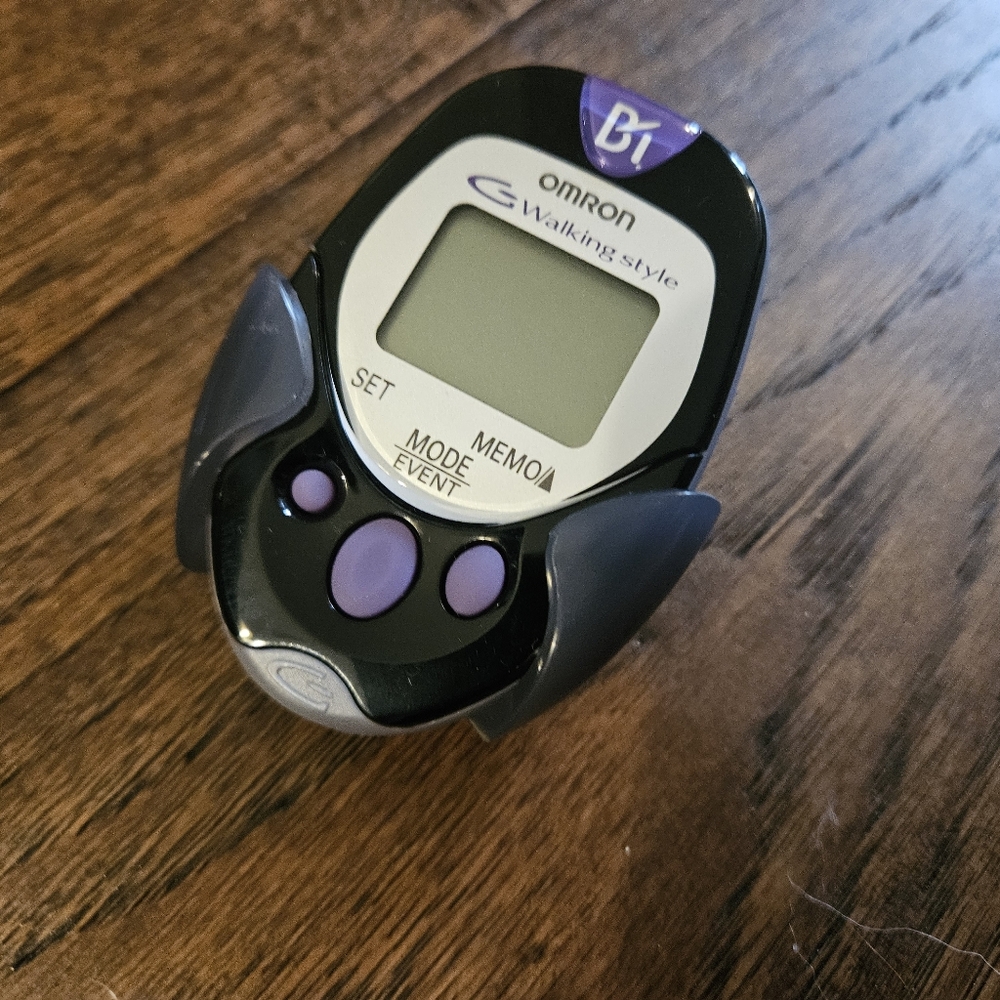 OMRON Go Smart Dual  Axis Pocket Pedometer HJ-720ITC PC Version New - Open Box. 
